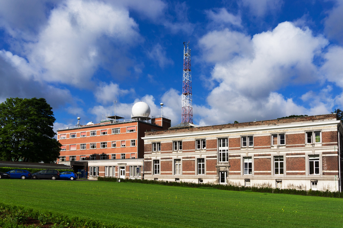 De gebouwen van het KMI