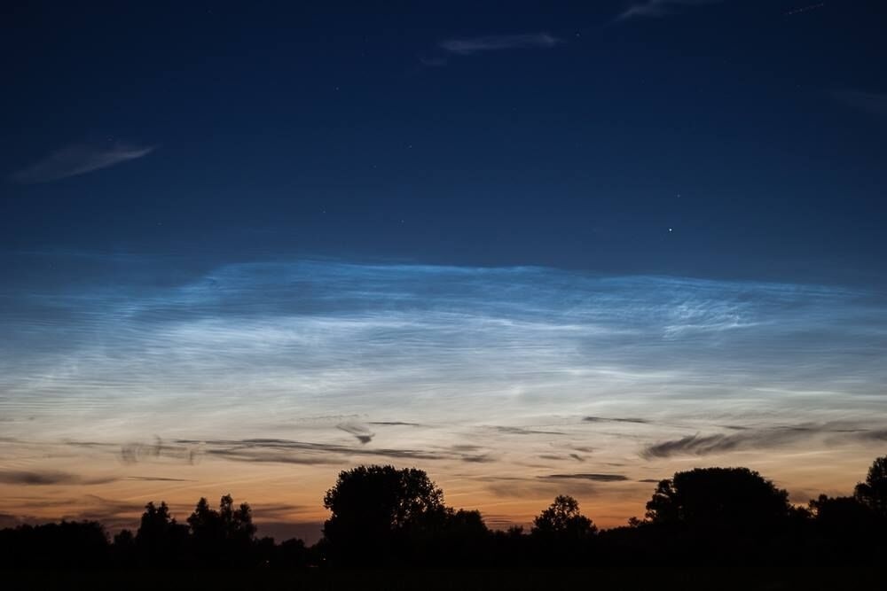 Les nuages noctuliscents ont un aspect bleu-argenté.