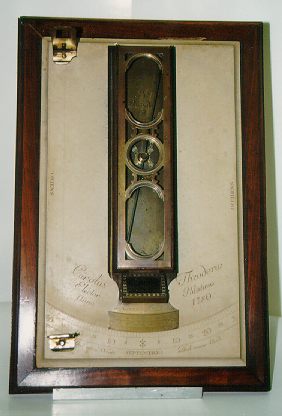 Le déclinatoire de la "Societas meteorologica palatina" de la collection de l'Institut royal météorologique depuis la création de l'Institut en 1913.