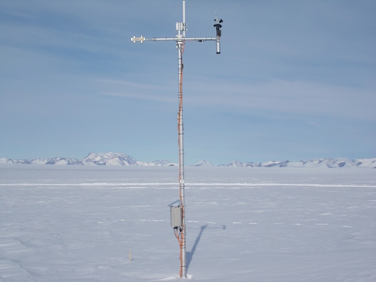 Weerstation dicht bij de Belgische Antarcticabasis Prinses Elisabeth